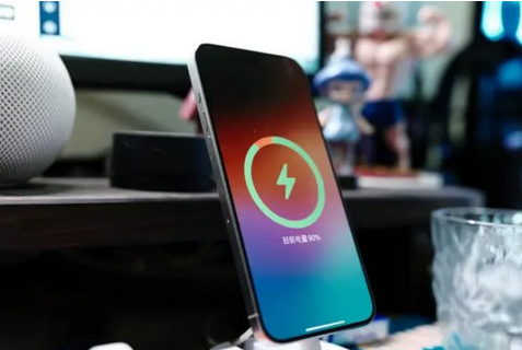 察雅苹果15换屏服务分享用什么充电器给iPhone15充电更好 